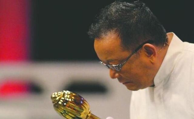 鑒寶節(jié)目|王剛砸寶事件后，節(jié)目組也被停止，多年后卻被曝出內(nèi)幕！