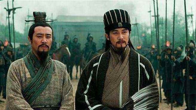 刘备|诸葛亮临终前,刘禅问了个问题,诸葛亮才明白刘禅一直都不傻