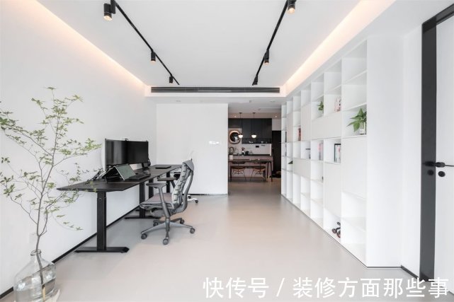 屋主|80平可盐可甜的爱宠之家，餐厅和厨房有一个半高挂墙鞋柜