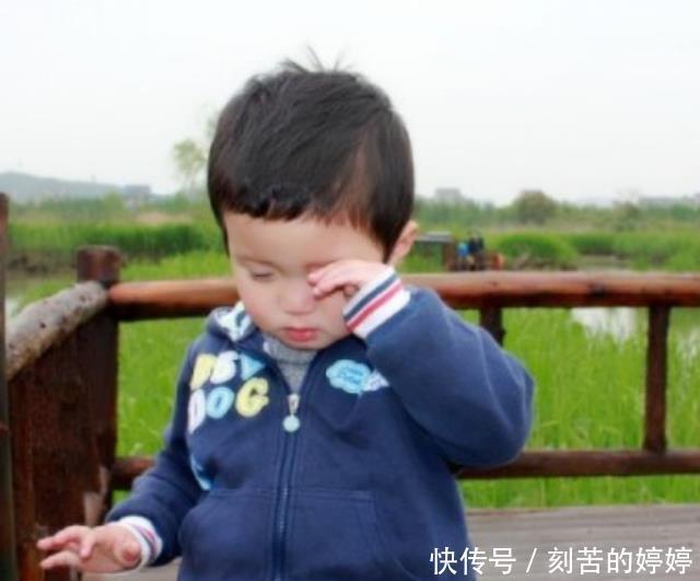 6个月女童泪流不止,医生将针扎入眼角,流出的液体让妈妈吓坏了