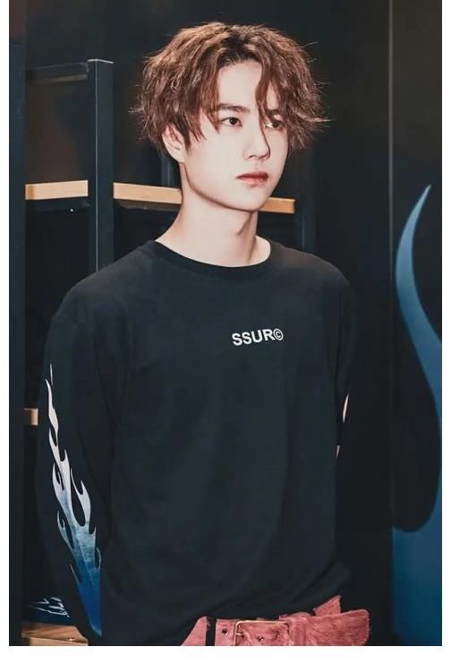 主持人|《天天向上》王一博换了身份，却还选择回归，执念是粉丝看不懂的