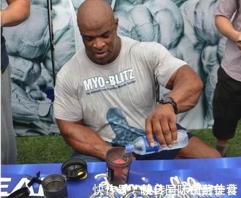 手术|世界健美冠军曾获奖无数,如今经历七次手术,连走路都很困难