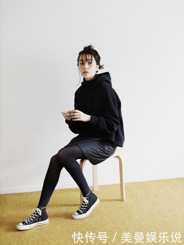 人手一件的经典款卫衣，打造不过时的单色系优雅造型