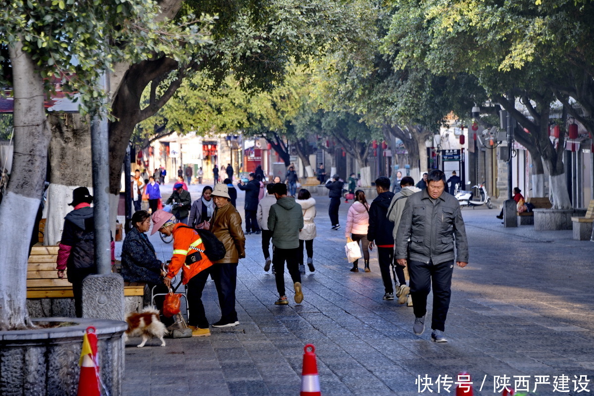 建水古城扫街照片【严建设】