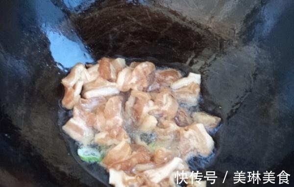 五花肉|它被称“天然泻药”，和土豆一起吃，隔天排便，常吃体重悄悄降