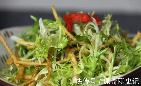 搅拌均匀|夏日必备的6道凉菜,荤素搭配,成本不超8元钱,清凉又解暑