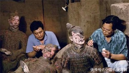 秦陵兵马俑出土的盔甲,在显微镜下观察后,专家:堪称人类奇迹