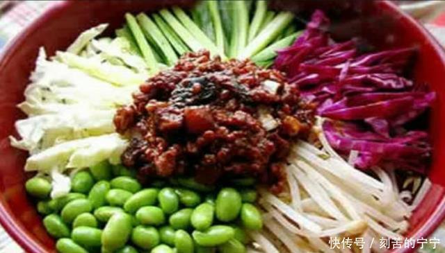 分享老北京炸酱面最正宗的做法,不出门就能吃到北京美食,太美味