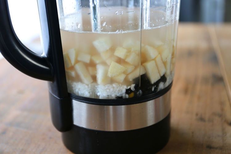 秋天早上喝一杯暖暖的米糊,营养全面,生津润燥