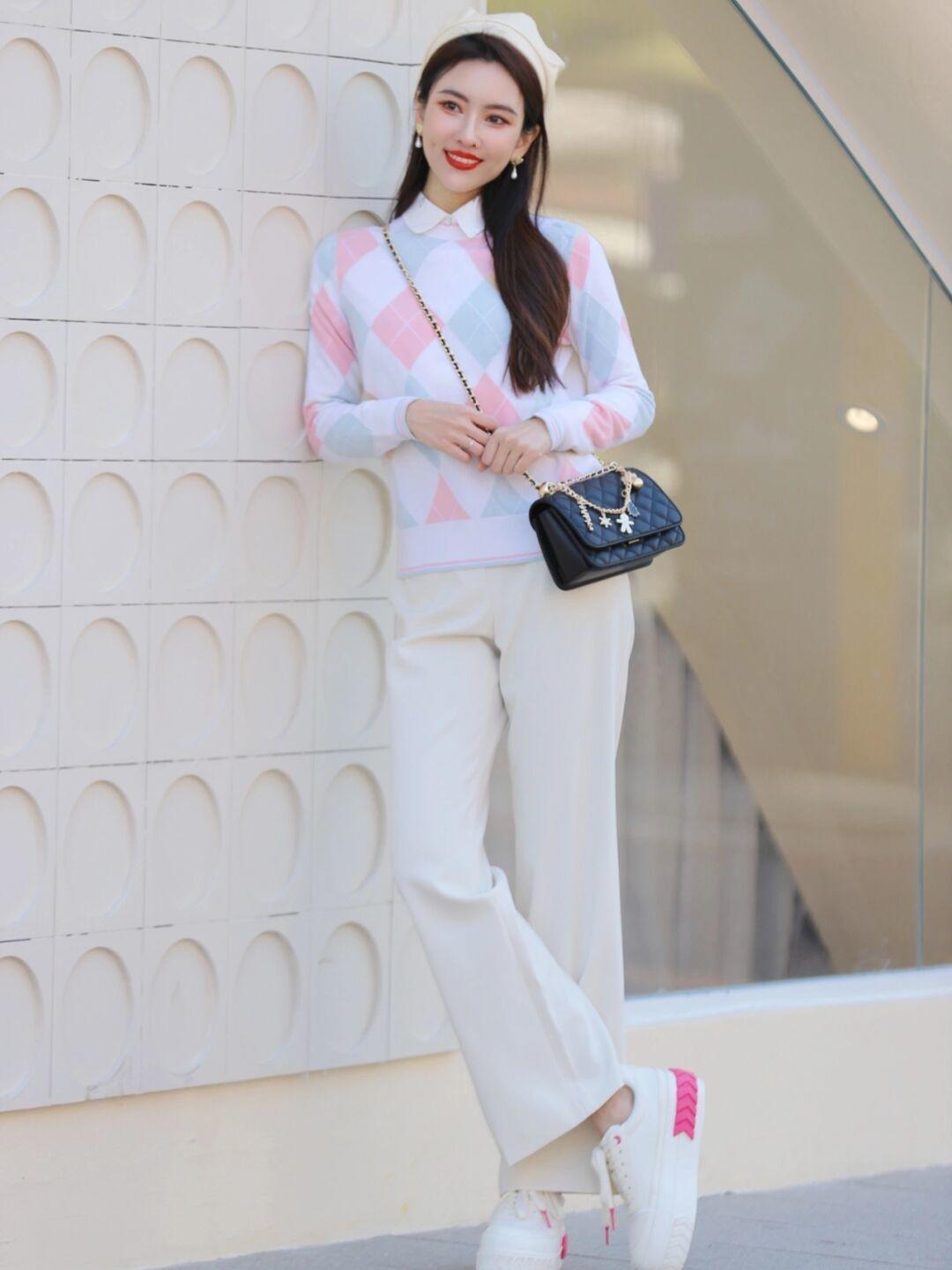 印花 百搭温柔的“印花毛衣”穿搭示范,日常简约不挑人,谁穿谁美