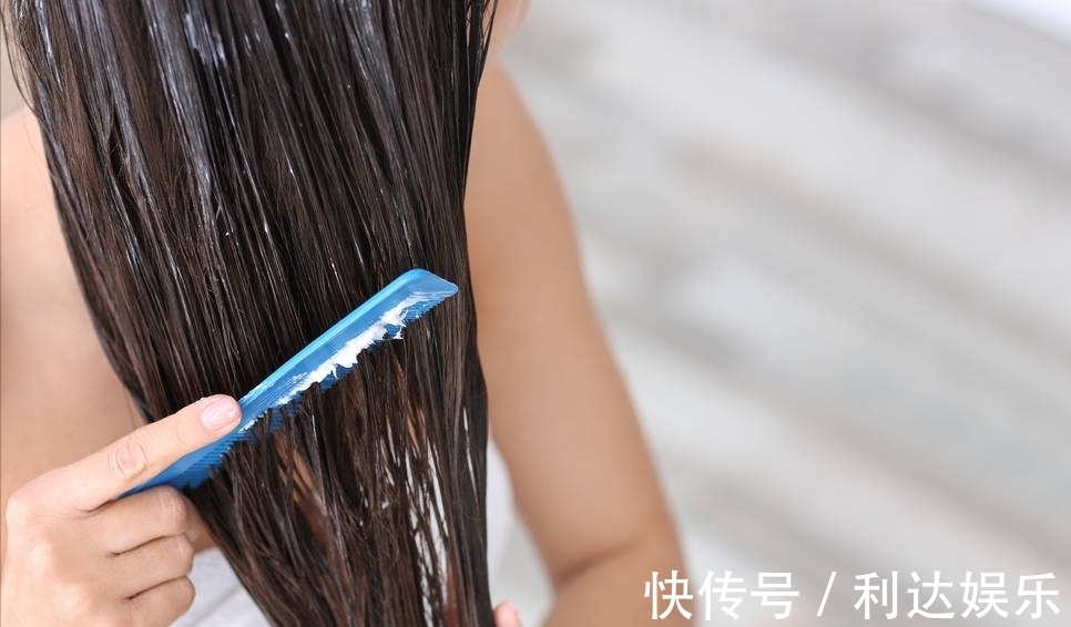恢复 烫发多长时间可以恢复直发？除了软化洗直外，再也无法恢复原样了
