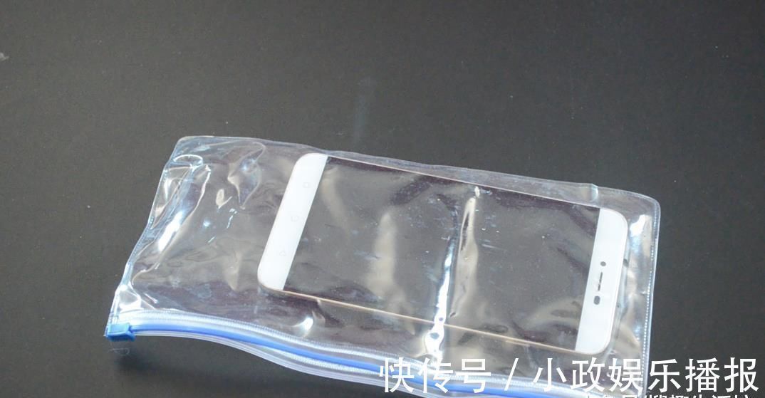 食品袋里的干燥剂别扔了, 它的这3个妙用, 解决了很多家庭的烦恼