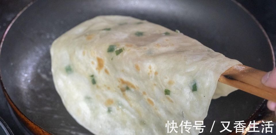 家常烙饼最简单的做法,不用揉面不用油酥,柔软又多层,凉了不硬