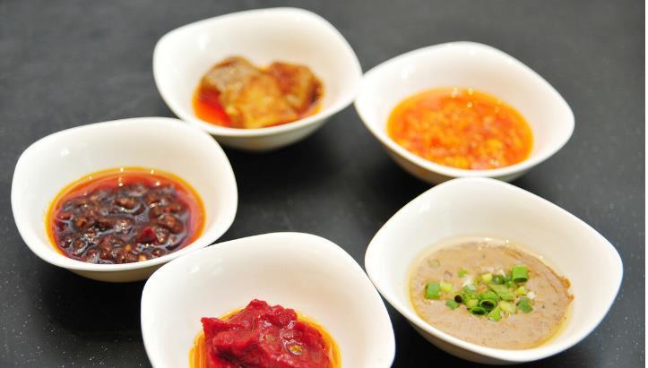 人老之后,代谢功能下降,少吃6类食物,或许能为健康“助力”