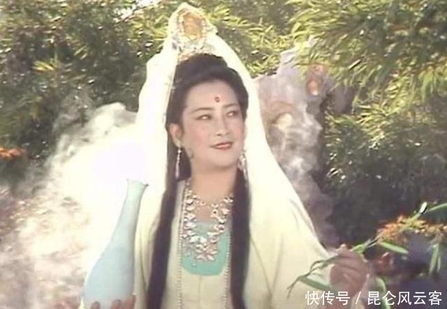 惊慌失措|金鱼精下界为妖,观音菩萨为啥那么惊慌失措?你看她在担忧什么