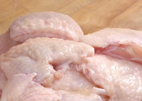 鸡翅这样做太好吃，焦香无骨，荤素搭配，孩子爱吃的美味家常菜