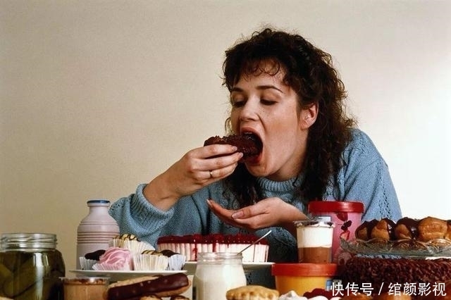  失眠睡不好？这几种食物要放弃，尤其是牛奶，可能是你一直在喝的