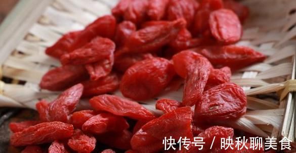 预防脂肪肝|枸杞配“一宝”,半个月下来,色斑淡了,睡眠好了,皮肤白皙红润