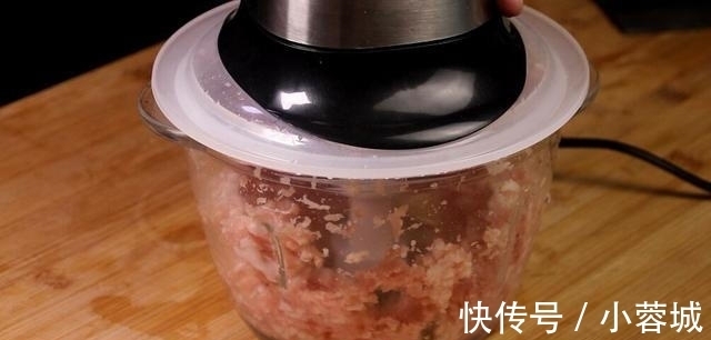 搅拌均匀|秋天要多吃豆腐，教你好吃的做法，鲜嫩美味，比大鱼大肉都好吃