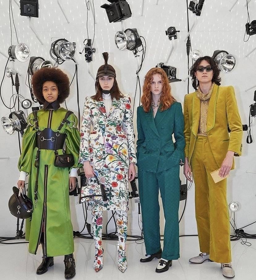 巴黎世家 购时髦:奢侈品大牌也玩赛博朋克?|封面天天见·逛姐出街