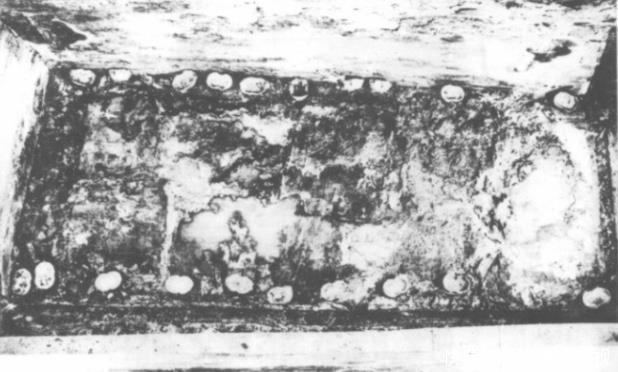 重现万历皇帝陵墓发掘现场：棺椁内摆满银锭，图4无价珍品被丢弃