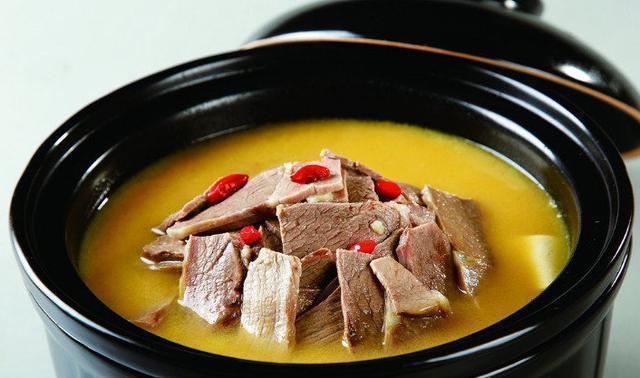 不管炖猪肉还是羊肉,最忌讳放一味料,放了肉又老又柴,腥味重