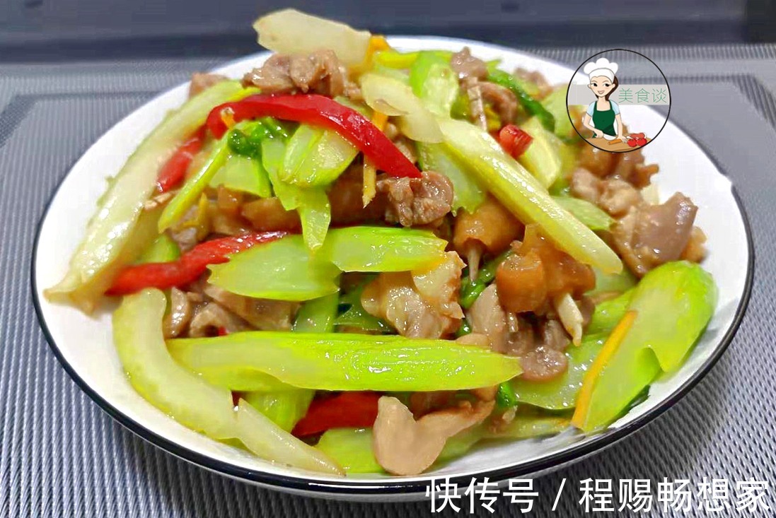 此两样菜一起炒,鲜香爽脆,大人孩子都爱,三两下炒一盘,不够吃