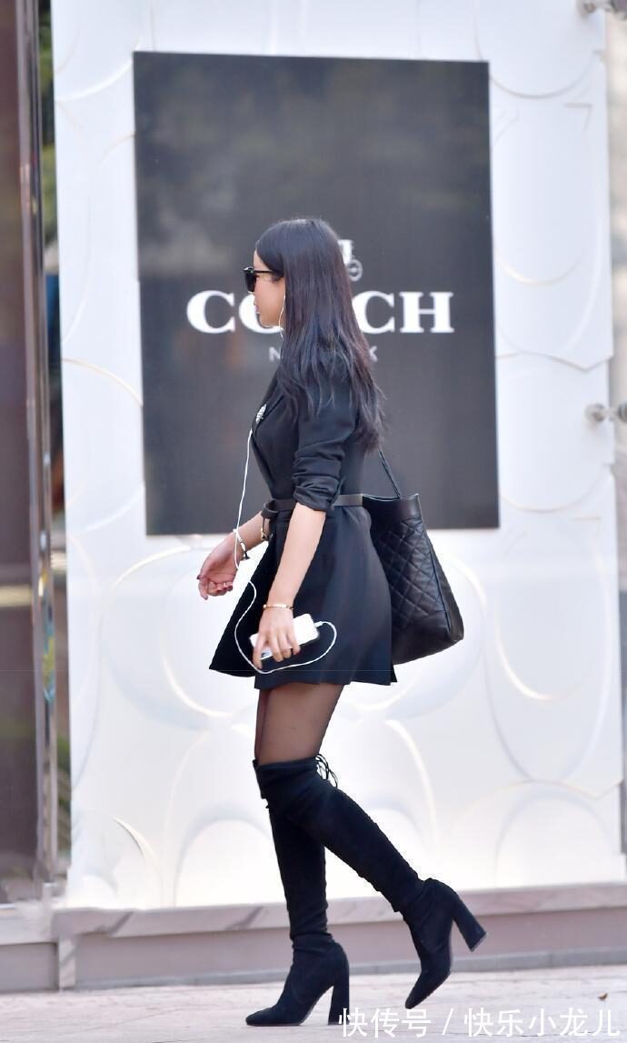 西装 小姐姐穿黑西装配黑丝袜,这样的经典搭配真的超级耐看!