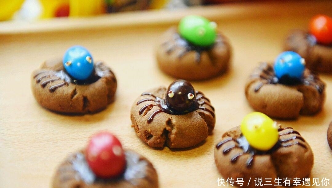 把饼干做成新花样,不仅美味,造型还很可爱,孩子喜欢不得了