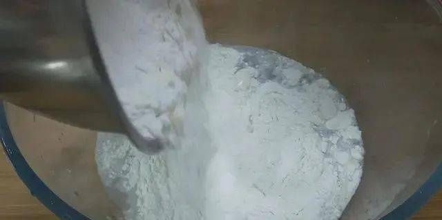 冰藏|教你做老式炸油条,不用发面的老配方,吃出小时候的味道,真好吃