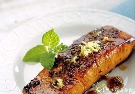 三文鱼|被人“误解”最多的鱼,浑身是宝,比鲫鱼营养,孩子最该多吃点