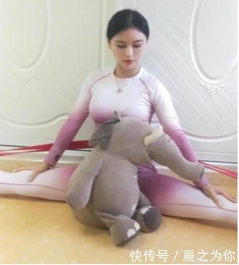 95后小姐姐健身照走红，身材娉婷袅娜惹人羡，运动的女生有魅力