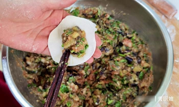 入秋后，韭菜豆角靠边站，用它做馅包饺子，清香四溢，营养降秋燥