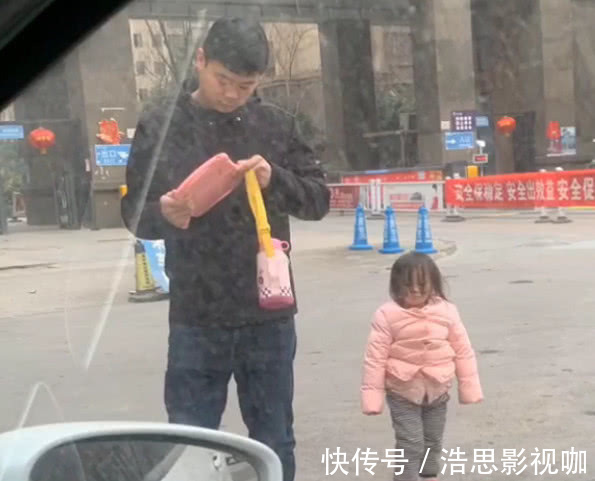 宝妈|“邋遢奶爸”带娃出门火了,不知所措的萌娃在风中凌乱了发丝
