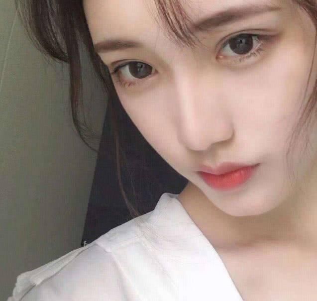 青春期女生“最伤鼻子”的3动作,自认为很舒服,难怪异性缘会归0