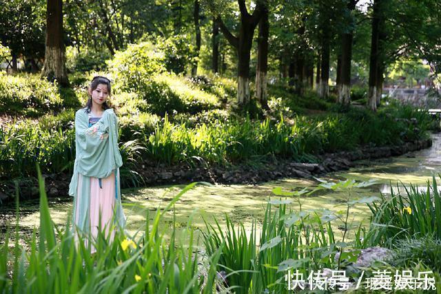 出版商#假冒金庸古龙的2本武侠小说,明知道是赝品,还是读得津津有味