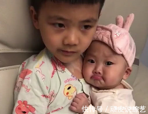 妹妹|“小暖男哥哥”贴心照顾妹妹火了,被哥哥宠溺的小眼神融化了!