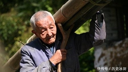 老石匠被打,徒弟为师父出气,居然做了个小玩意放在人家祖坟里面