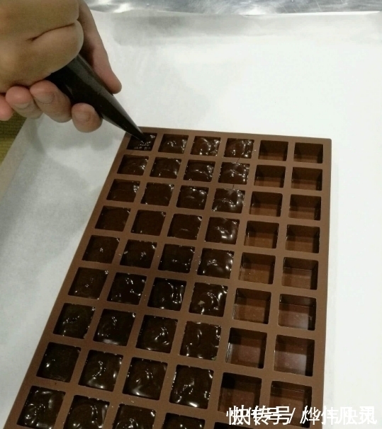 巧克力的“凹槽”是干什么的?一直以为是方便掰开,弄错这么久