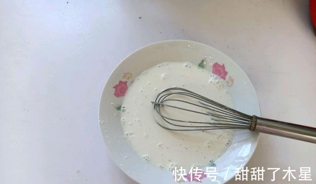 精致甜品肉松麻薯蛋黄酥,口感软糯,咸香适中,口感层次丰富!