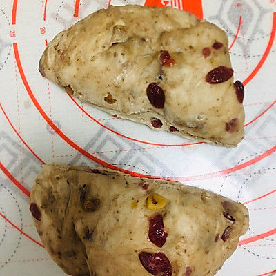 全麦蔓越莓核桃软欧包