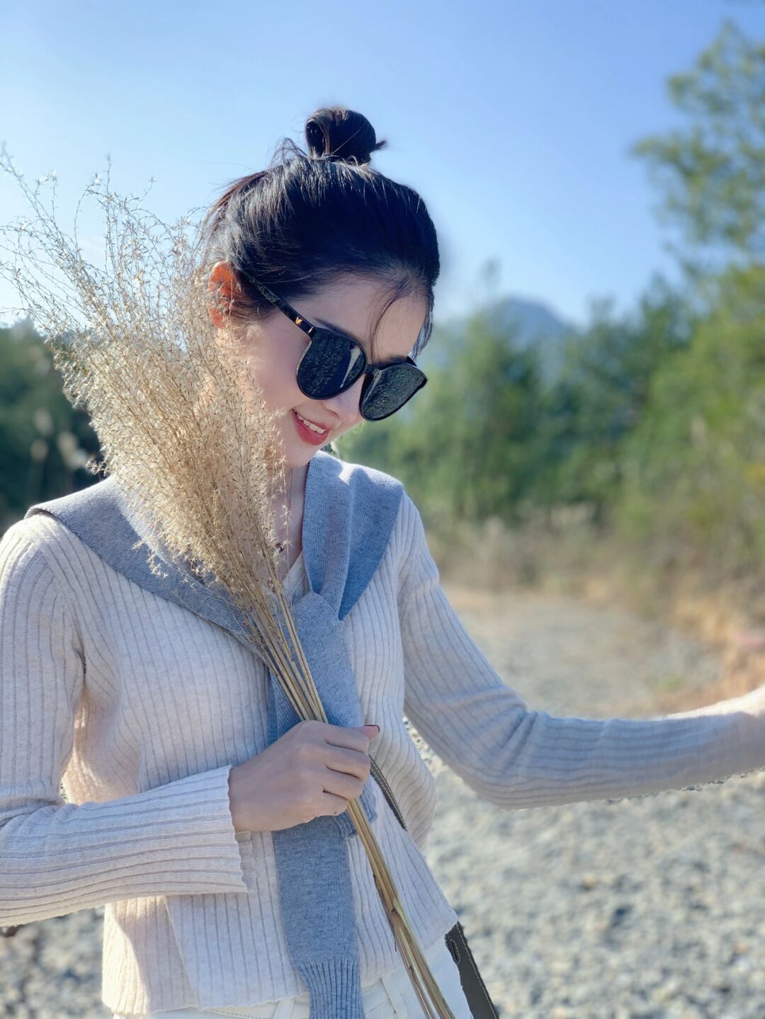 气质|3、40岁小个子该怎么穿？卫衣搭配半身裙时髦显高，还能提升气质