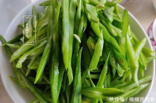 蔬菜中的补钙冠军,钙是鸡肉的7倍,营养易吸收,老人孩子要常吃