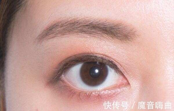 唇部|大饼脸逆袭术 化妆技巧告别饼脸!