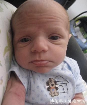 生育|新生儿手拽避孕环顺产出生,我命由我不由天,谁也阻挡不了我来这个世界