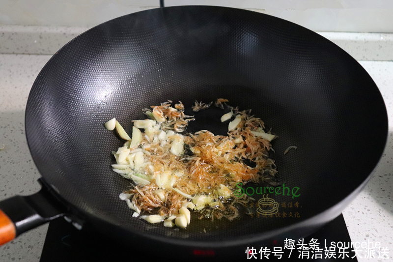 鲜香|问了大厨才知道，虎皮尖椒多加一味料，外脆内软，鲜香麻辣