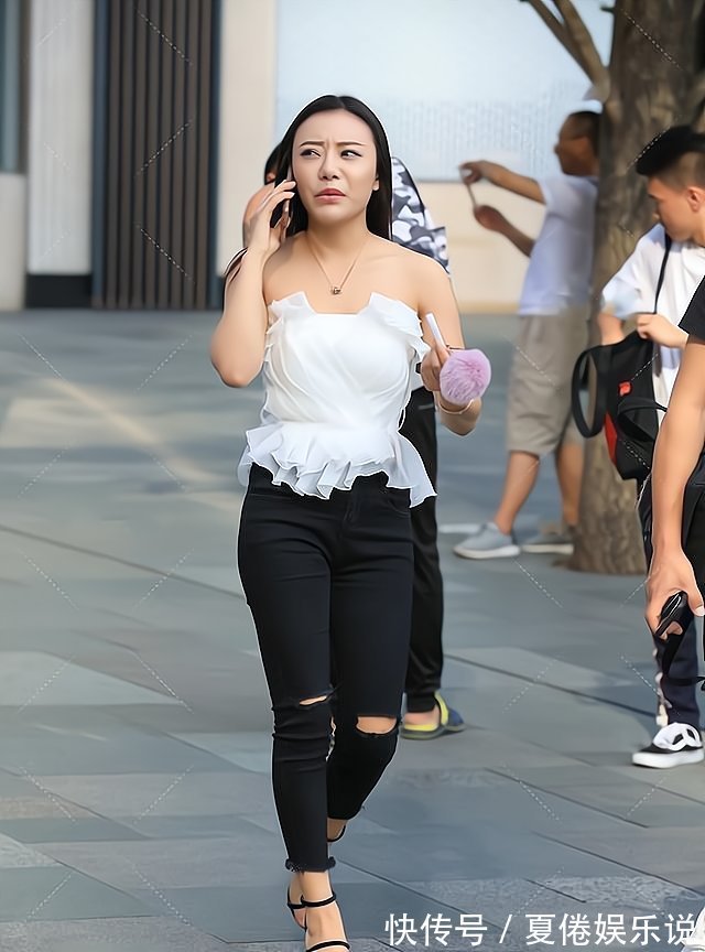 鞋子|简约的黑白配很容易穿出沉闷感,但是鞋子选对了就不会出现这情况