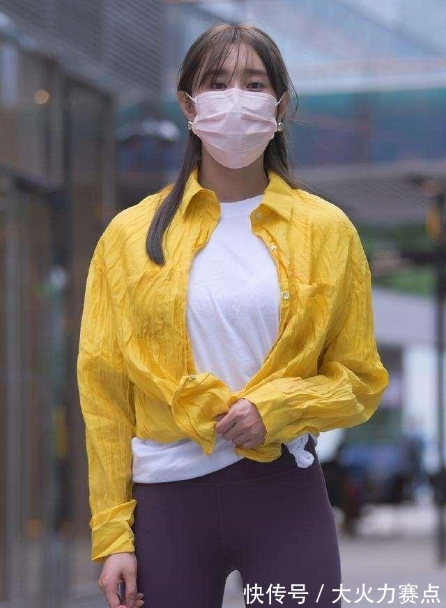 搭配 打底裤显优雅,充满了休闲的气息,极具气质!