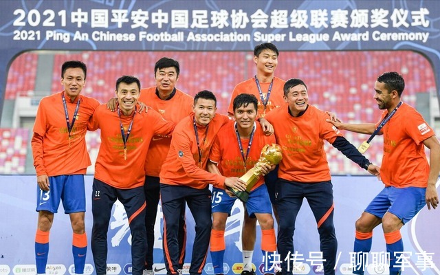 泰山|12人缺席,中超冠军首个难题诞生!郝伟决定1人命运+合约仅5个月