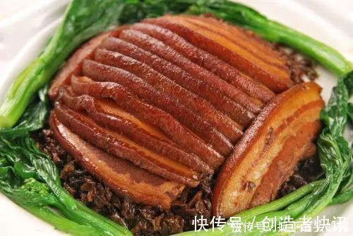 扣肉别再用油炸了，教你一种新做法，肉烂味香，连大厨都夸赞我